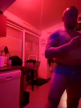 Snapshot of RomWoolf chatting on 3, 4, 2026 RomWoolf online show from 3, 4, 2026