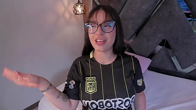 Venus velez  online show from 13, 4, 2026