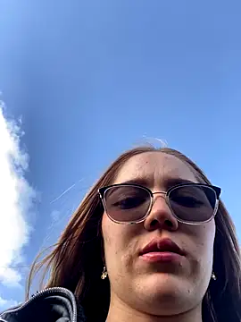 Snapshot of melody-dy chatting on 10, 9, 2025 melody-dy online show from 10, 9, 2025