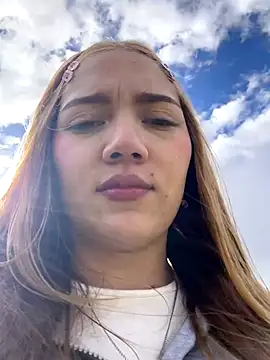 Snapshot of melody-dy chatting on 12, 9, 2025 melody-dy online show from 12, 9, 2025