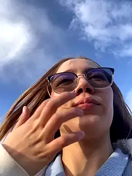 Snapshot of melody-dy chatting on 8, 10, 2025 melody-dy online show from 8, 10, 2025