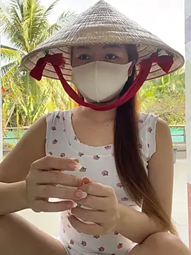 BabyThree  online show from 17, 12, 2025