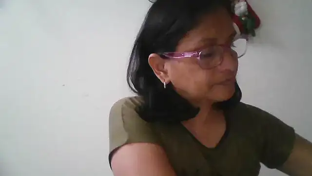 Snapshot of titssmall123 chatting on 7, 1, 2026 titssmall123 online show from 7, 1, 2026