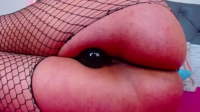 mia xx1 online show from 6, 12, 2024