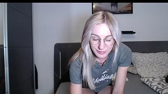 Snapshot of Liana_Lou chatting on 6, 3, 2026 Liana Lou online show from 6, 3, 2026