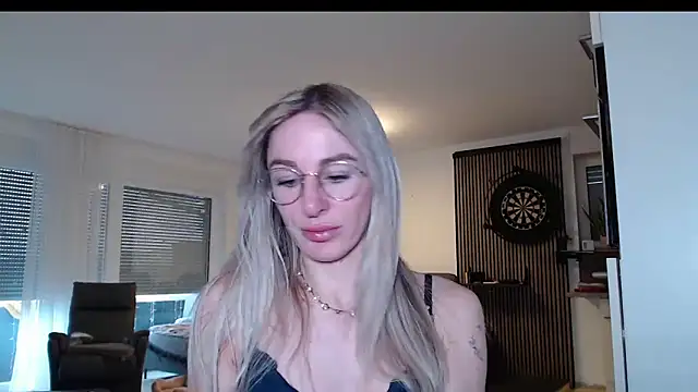 Snapshot of Liana_Lou chatting on 8, 3, 2026 Liana Lou online show from 8, 3, 2026