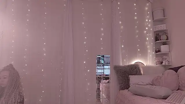 Snapshot of KatBigBum chatting on 12, 9, 2025 KatBigBum online show from 12, 9, 2025