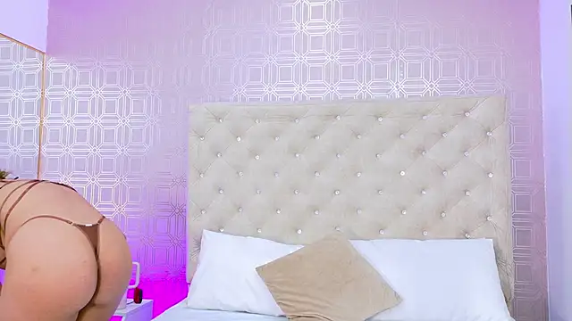 Snapshot of Sara_Desire chatting on 12, 9, 2025 Sara Desire online show from 12, 9, 2025