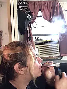 Snapshot of allissonw13 chatting on 4, 1, 2025 allissonw13 online show from 4, 1, 2025