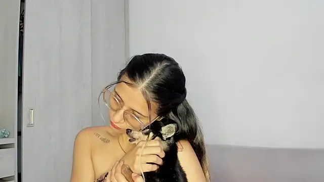 Lilacutte  online show from 30, 1, 2025