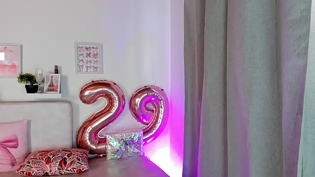 Snapshot of Malka_Burning chatting on 2, 3, 2025 Malka Burning online show from 2, 3, 2025