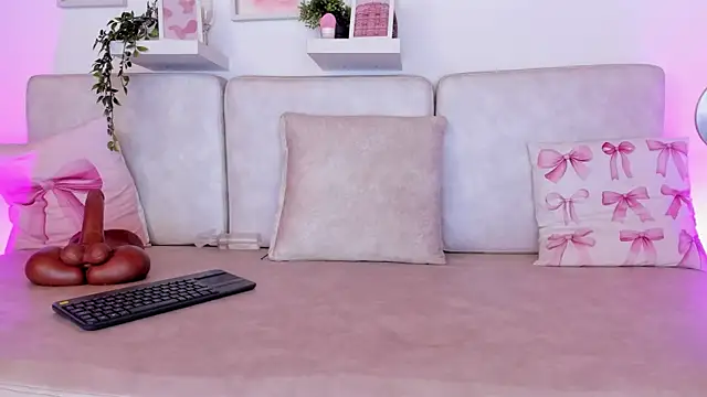 Snapshot of Malka_Burning chatting on 7, 11, 2025 Malka Burning online show from 7, 11, 2025