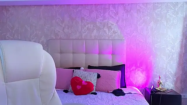 cute hollywood online show from 20, 4, 2026