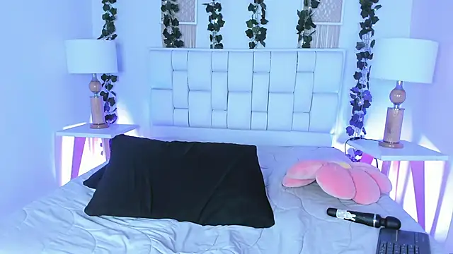 Snapshot of SophieHill_gh chatting on 11, 2, 2025 SophieHill gh online show from 11, 2, 2025