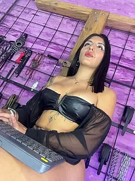 alexia aitanaa  online show from 14, 7, 2026