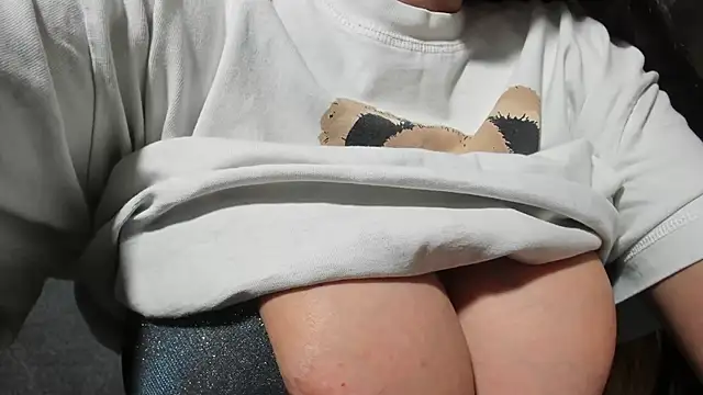 Snapshot of SexxyMeriem chatting on 2, 3, 2025 SexxyMeriem online show from 2, 3, 2025