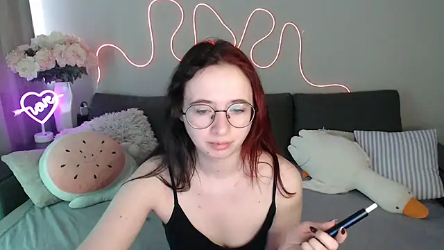 Mini Diva online show from 24, 6, 2026