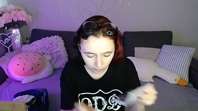 Mini Diva online show from 13, 7, 2026