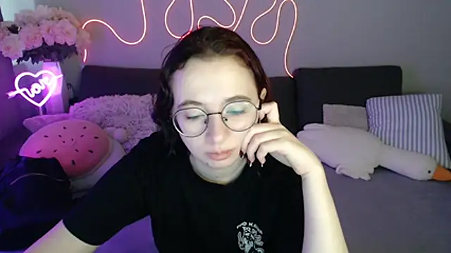 Mini Diva online show from 21, 7, 2026