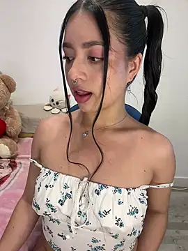 AliceJovovich online show from 28, 1, 2025