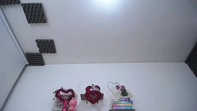 luly pink online show from 20, 12, 2024