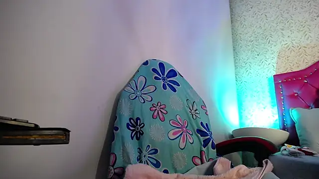 luly pink online show from 22, 4, 2026