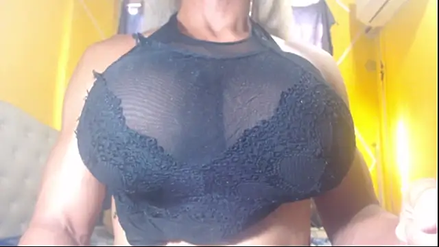 Snapshot of DanielaMuscleTS chatting on 7, 1, 2025 DanielaMuscleTS online show from 7, 1, 2025