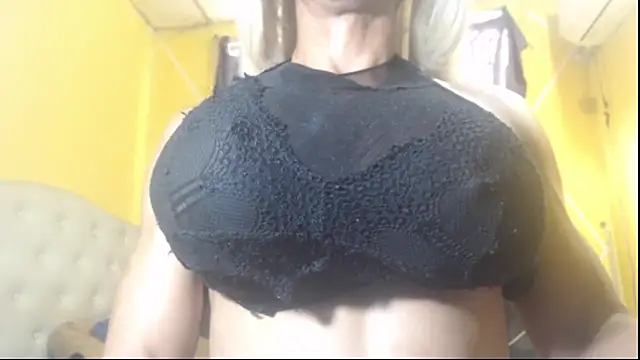 Snapshot of DanielaMuscleTS chatting on 18, 1, 2025 DanielaMuscleTS online show from 18, 1, 2025