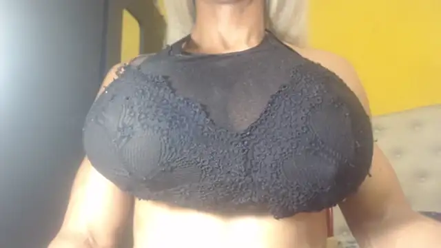 Snapshot of DanielaMuscleTS chatting on 30, 1, 2025 DanielaMuscleTS online show from 30, 1, 2025