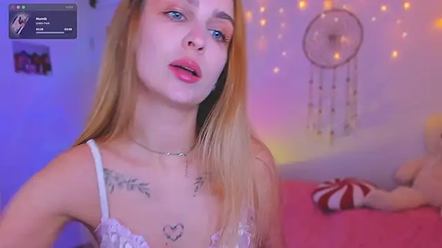 Snapshot of Kamila_icee chatting on 13, 2, 2025 Kamila icee online show from 13, 2, 2025