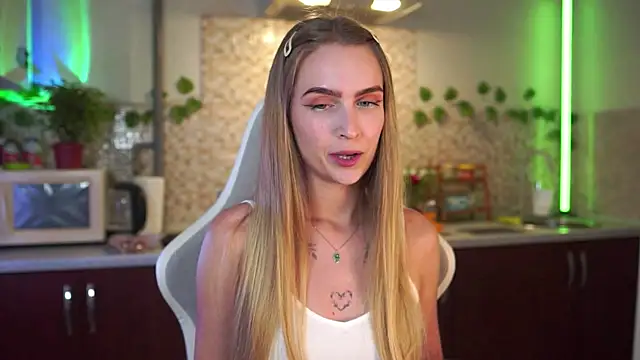 Snapshot of Kamila_icee chatting on 14, 9, 2025 Kamila icee online show from 14, 9, 2025