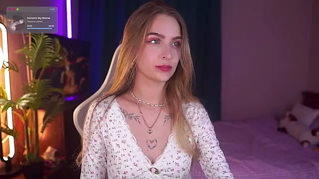 Snapshot of Kamila_icee chatting on 9, 10, 2025 Kamila icee online show from 9, 10, 2025