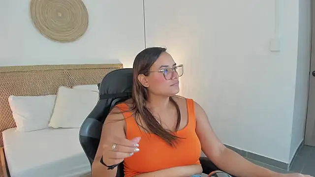 zoe danae  online show from 28, 7, 2026