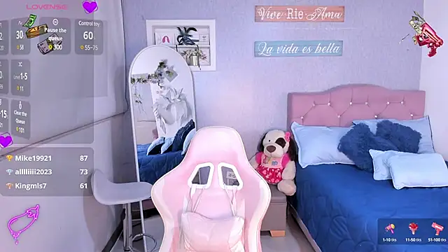 Kenia tompson01 online show from 21, 2, 2025