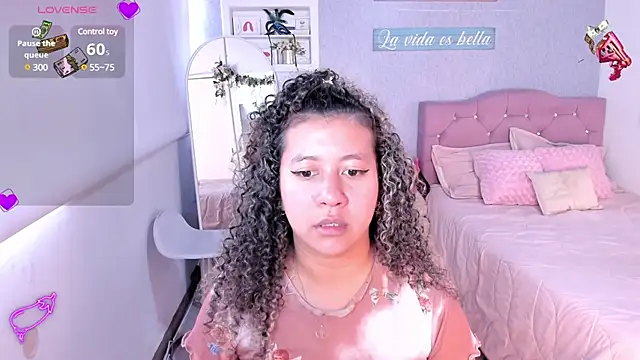 Kenia tompson01 online show from 28, 2, 2025