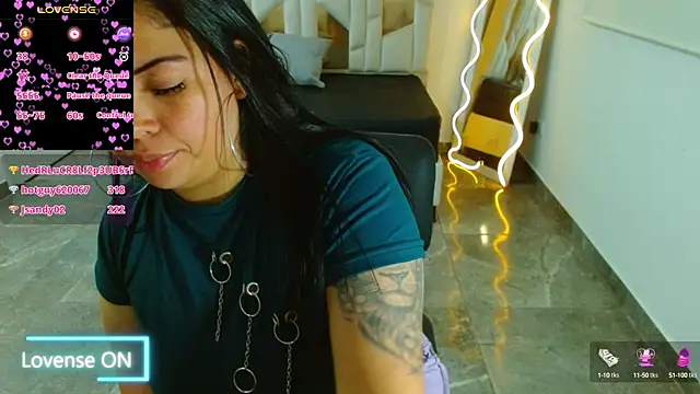 Snapshot of martinna_tay chatting on 24, 1, 2025 martinna tay online show from 24, 1, 2025