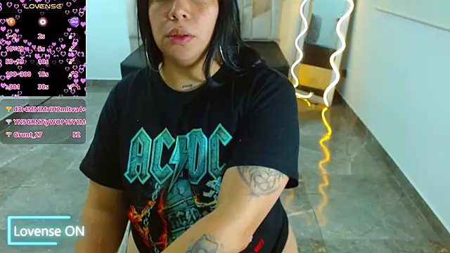 Snapshot of martinna_tay chatting on 9, 2, 2025 martinna tay online show from 9, 2, 2025