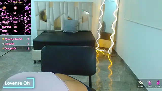 Snapshot of martinna_tay chatting on 10, 2, 2025 martinna tay online show from 10, 2, 2025