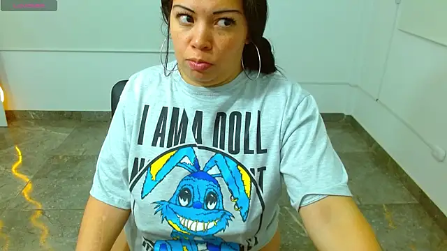 Snapshot of martinna_tay chatting on 26, 2, 2025 martinna tay online show from 26, 2, 2025