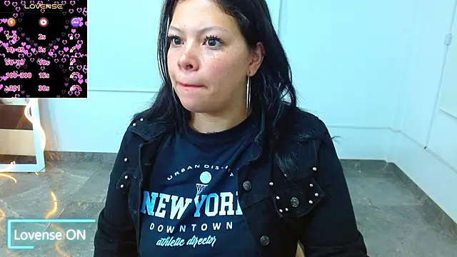 Snapshot of martinna_tay chatting on 1, 3, 2025 martinna tay online show from 1, 3, 2025