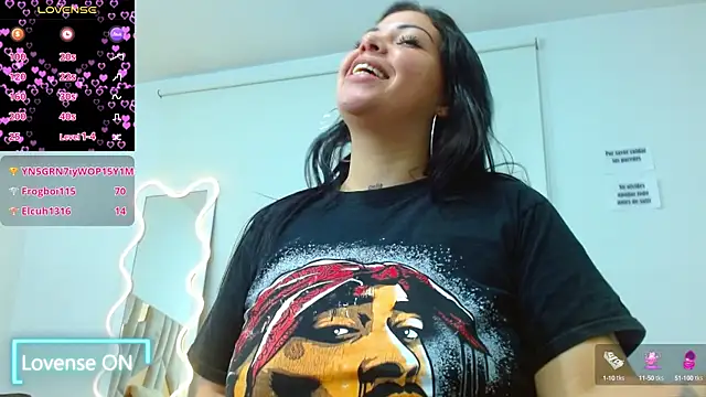 Snapshot of martinna_tay chatting on 1, 3, 2025 martinna tay online show from 1, 3, 2025