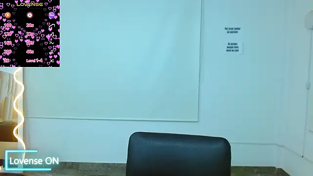 Snapshot of martinna_tay chatting on 4, 3, 2025 martinna tay online show from 4, 3, 2025