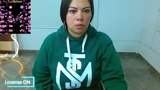 Snapshot of martinna_tay chatting on 8, 3, 2025 martinna tay online show from 8, 3, 2025