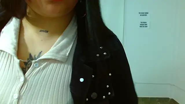 Snapshot of martinna_tay chatting on 10, 3, 2025 martinna tay online show from 10, 3, 2025