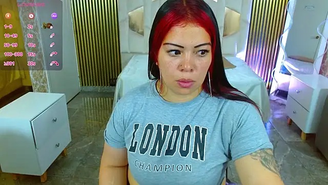 Snapshot of martinna_tay chatting on 11, 10, 2025 martinna tay online show from 11, 10, 2025