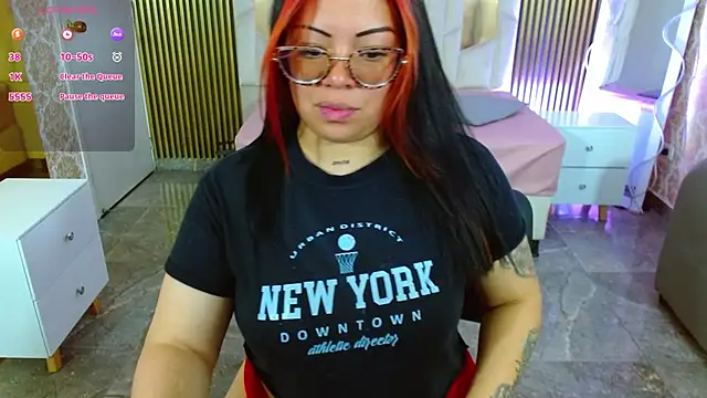 Snapshot of martinna_tay chatting on 8, 11, 2025 martinna tay online show from 8, 11, 2025