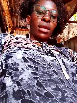 LOVELY-2BERRY online show from 18, 10, 2025