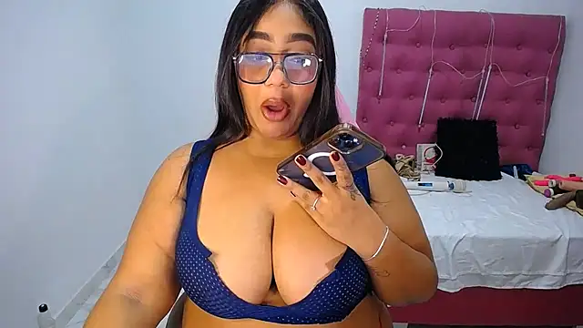 Snapshot of Mady_Kolemam chatting on 8, 7, 2026 Mady Kolemam online show from 8, 7, 2026
