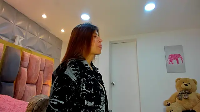 Charlotte Ice1 online show from 4, 2, 2026