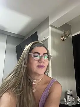 Snapshot of LARIANA_RIVERA23 chatting on 23, 1, 2025 LARIANA RIVERA23 online show from 23, 1, 2025